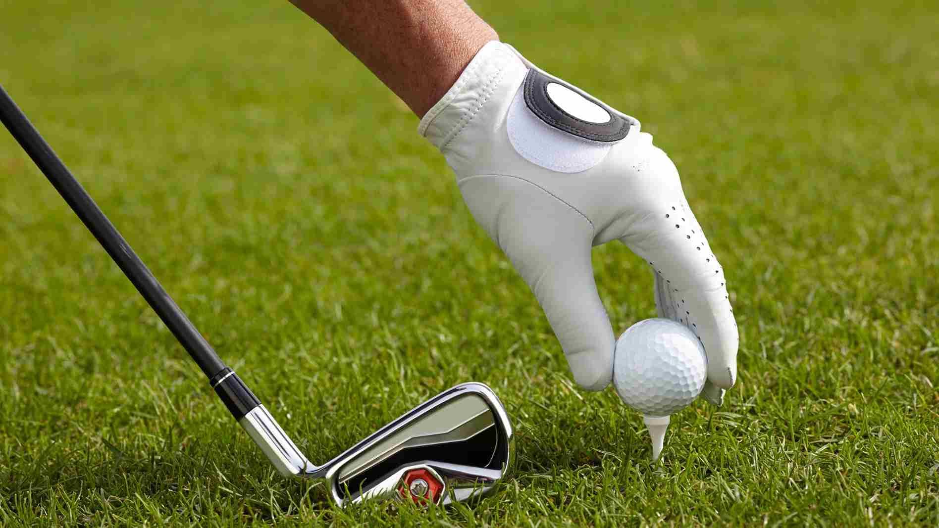 Read more about the article When To Use Sand Wedge Vs Pitching Wedge – Differences